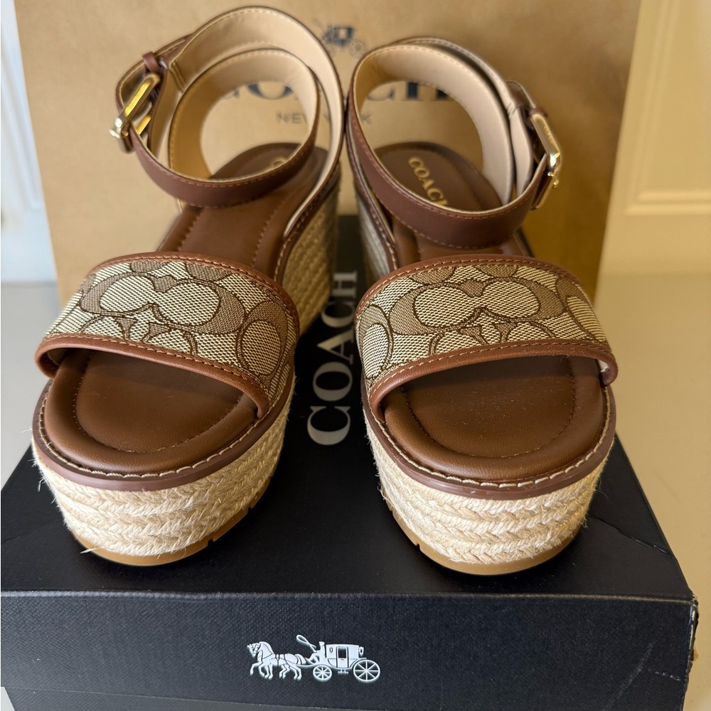 Coach - Picture 6 of 9